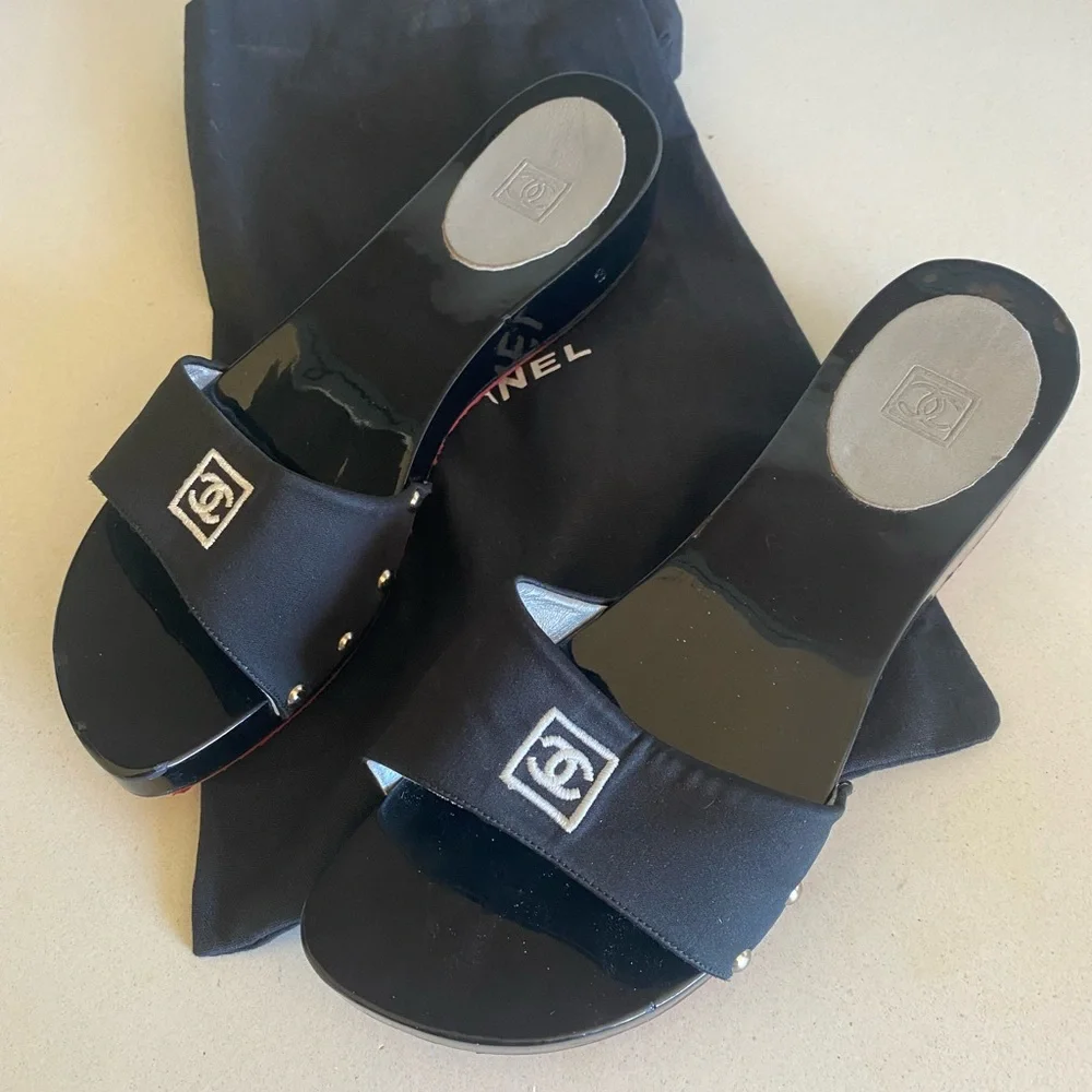 CHANEL Black Slide wooden clogs/mules - Picture 2 of 2